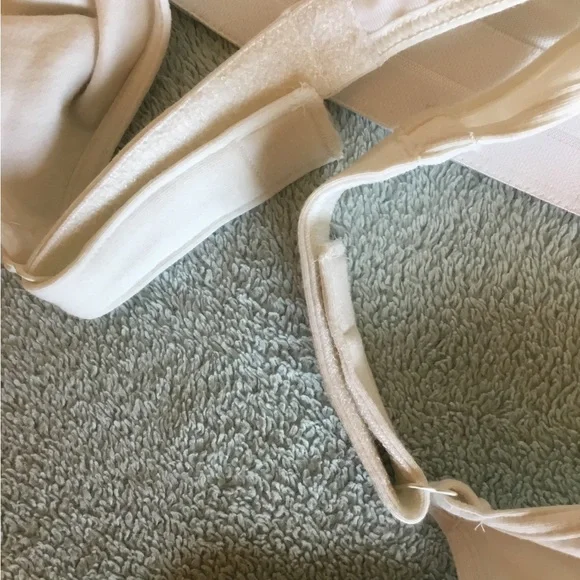 CHAMPION SPORTS BRA 44D Full support/double dry/wicking liner - Picture 5 of 7